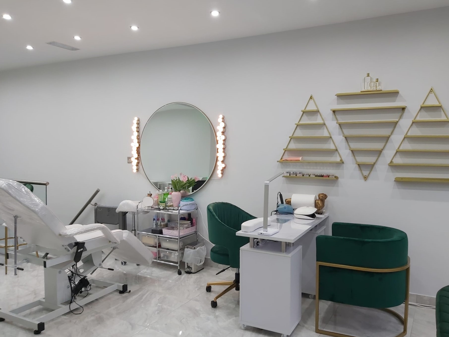 Nia Hair Beauty Interior